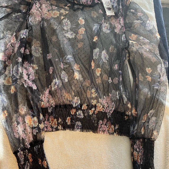 Womens blouse - Picture 3 of 5